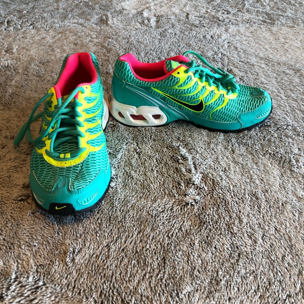 NWOB Nike Torch Tennis Shoes, Size 7